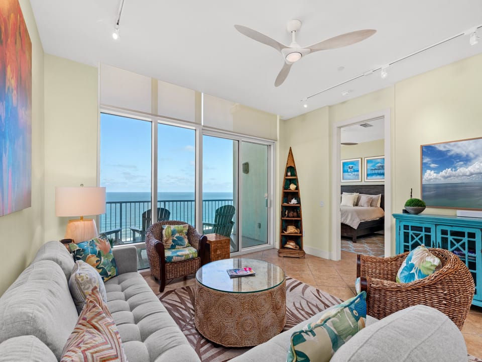 Gorgeous living room with a flat screen TV!