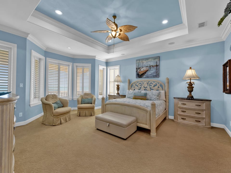 2nd Master Bedroom (3rd floor) with King bed & master bathroom as well.