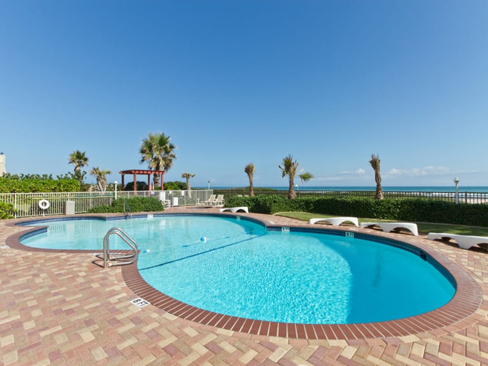 Heated pool and hot tub!