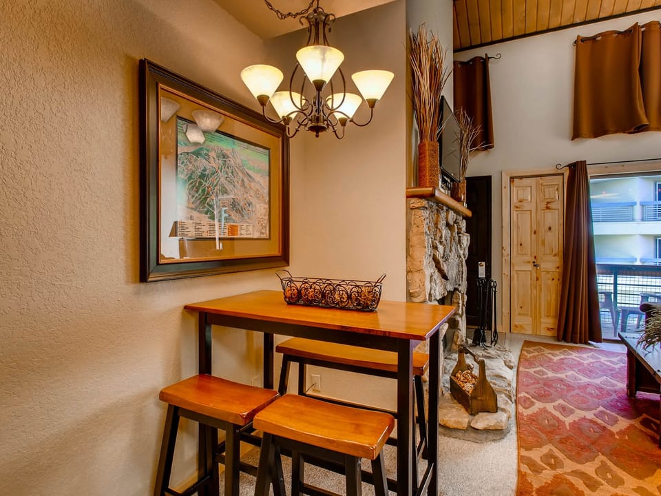 Tastefully Decorated Emmons Condo-Exceptional Location Apartment in Colorado