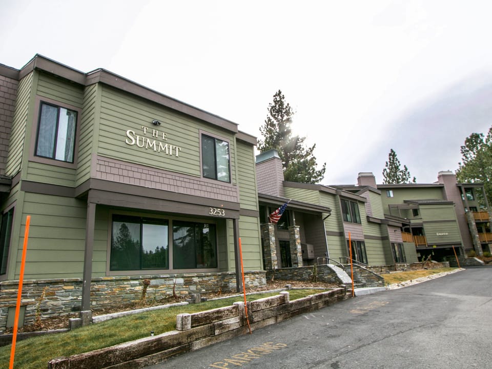 Summit 267 Short Walk to the Slopes at Eagle Lodge with Great Complex Amenities Apartment in Mammoth Lakes