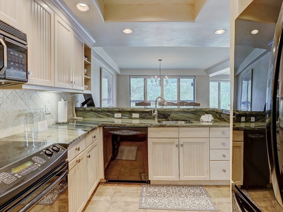 Amazing 2 Br Unit in Beaver Creek at the Pines Lodge Apartment in Beaver Creek