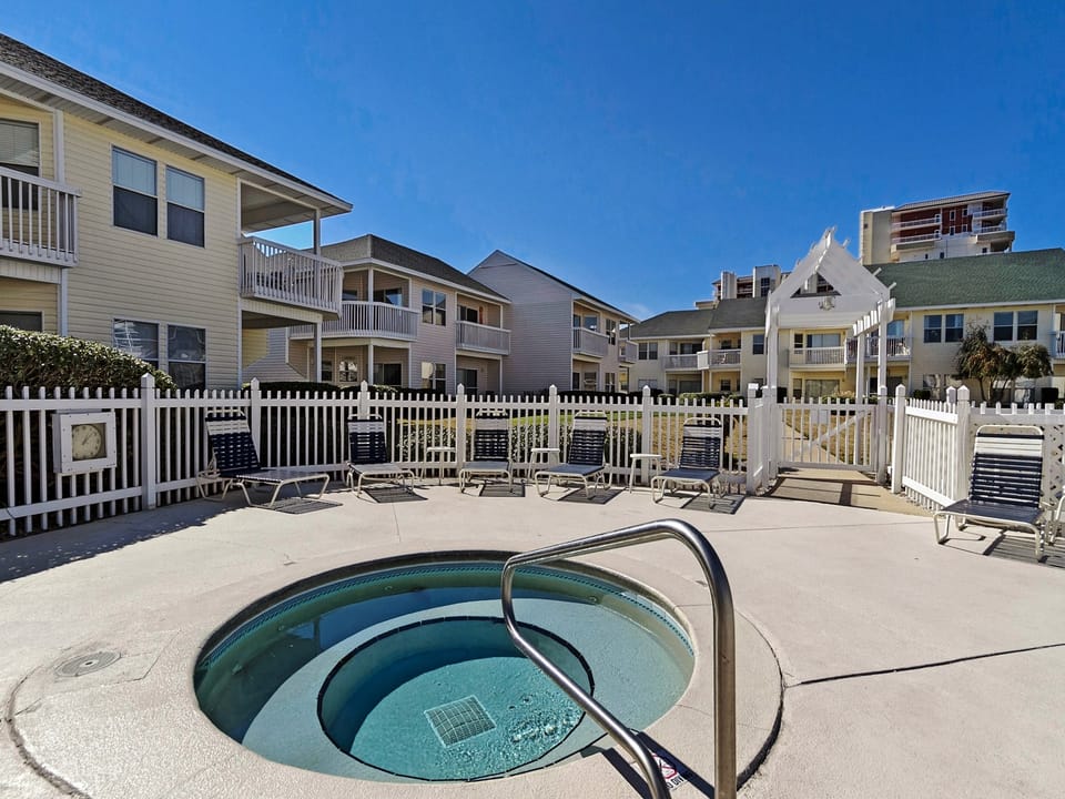 Hot Tub at Sandpiper Cove