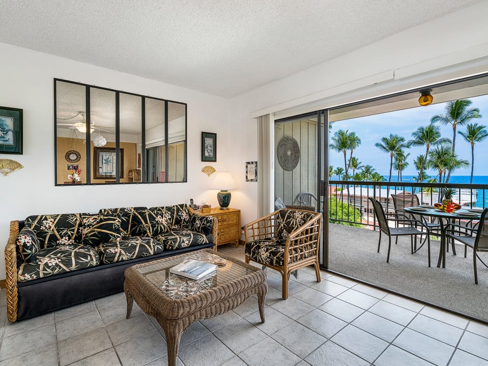 Kona Plaza#402 Apartment in Holualoa