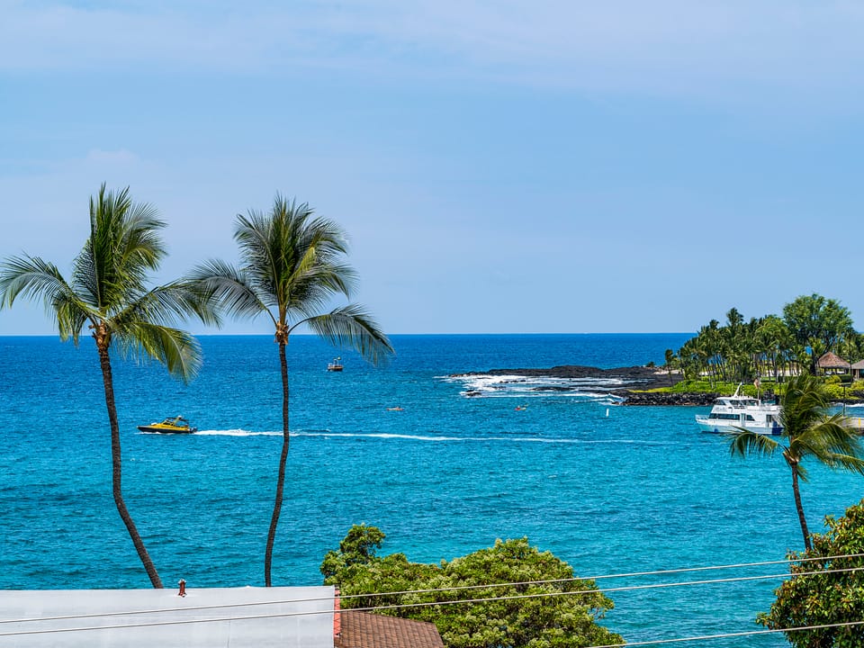 Kona Plaza#402 Apartment in Holualoa