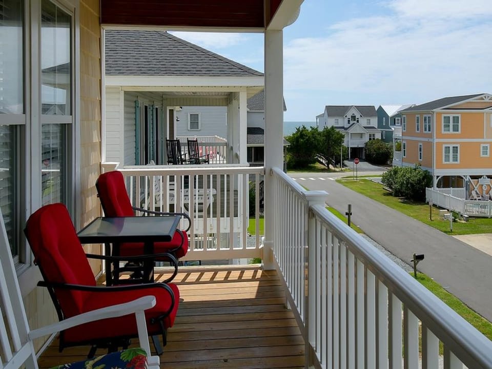Upper Level Streetside Porch