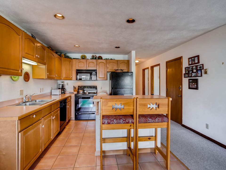 3 BR Unit With Fireplace & Mountain Views Apartment in Colorado