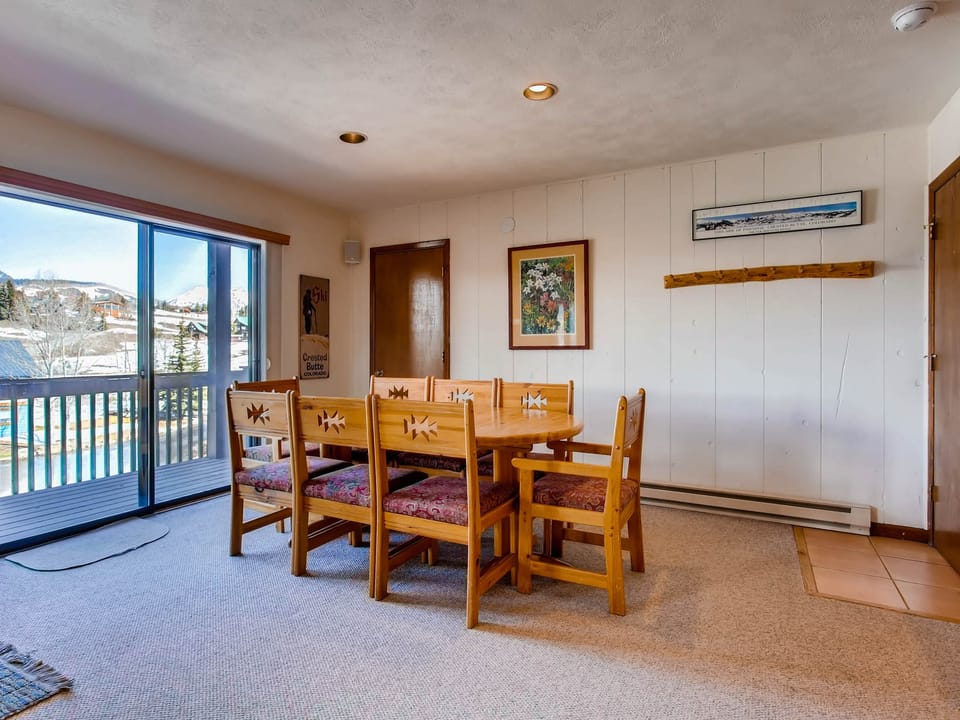 3 BR Unit With Fireplace & Mountain Views Apartment in Colorado