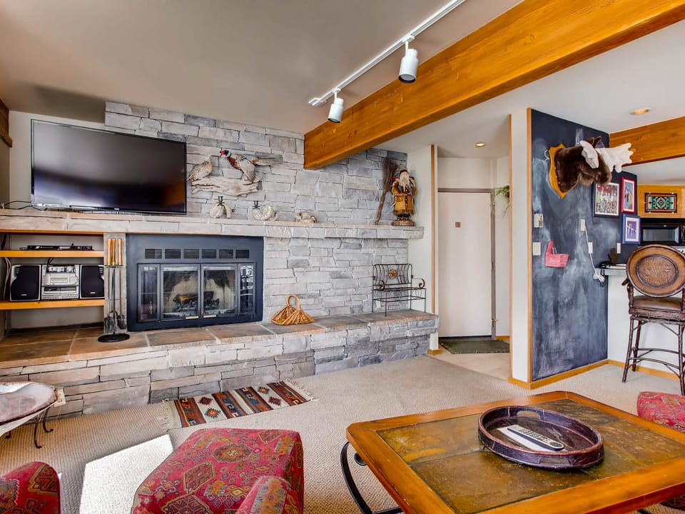 Ski-in/Ski-out 2 Br Condo- Sleeps 6 People Apartment in Colorado