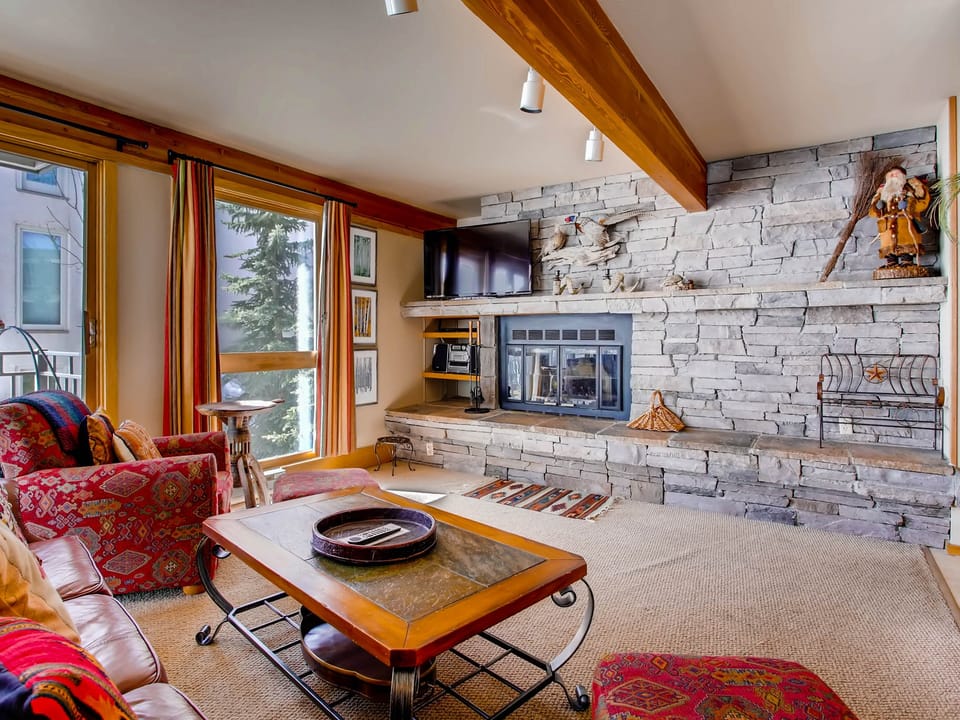 Ski-in/Ski-out 2 Br Condo- Sleeps 6 People Apartment in Colorado