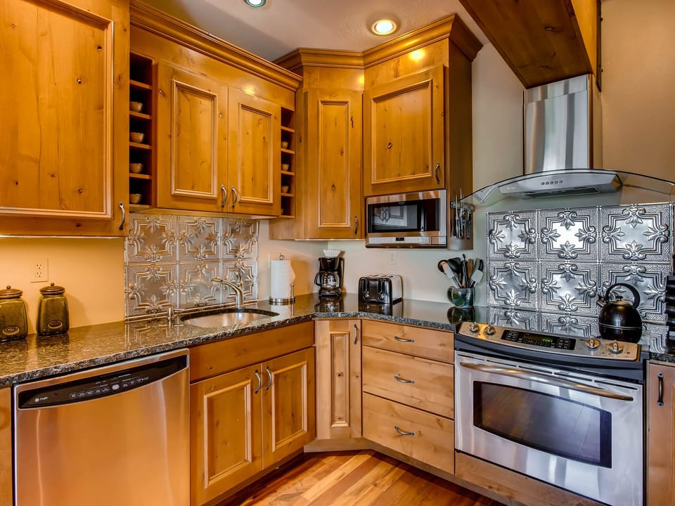 Unique & Modern 3 BR/2BA Condo- Ski-in/Ski-out Apartment in Colorado
