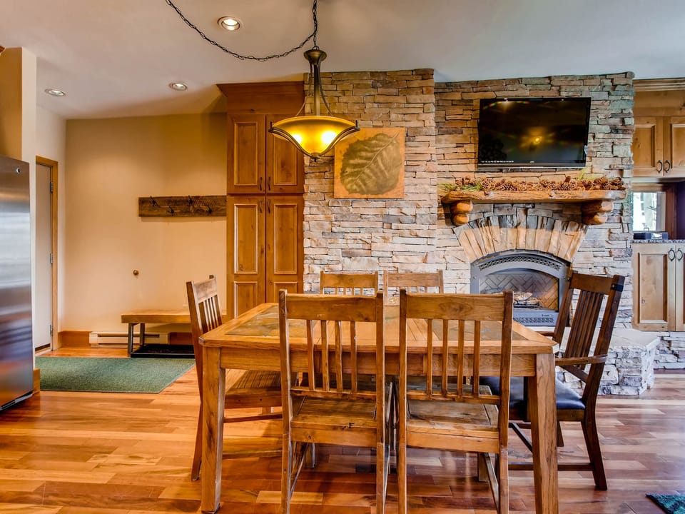 Unique & Modern 3 BR/2BA Condo- Ski-in/Ski-out Apartment in Colorado