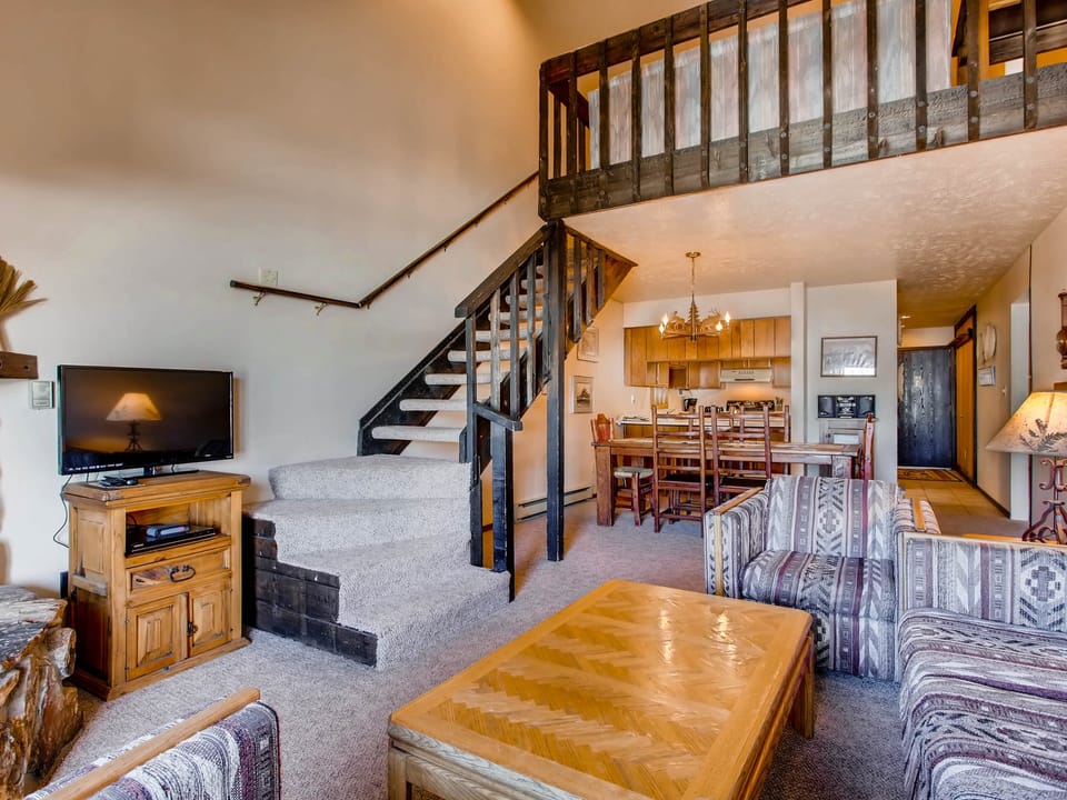 Unique, Mountain 4 BR Condo Apartment in Colorado