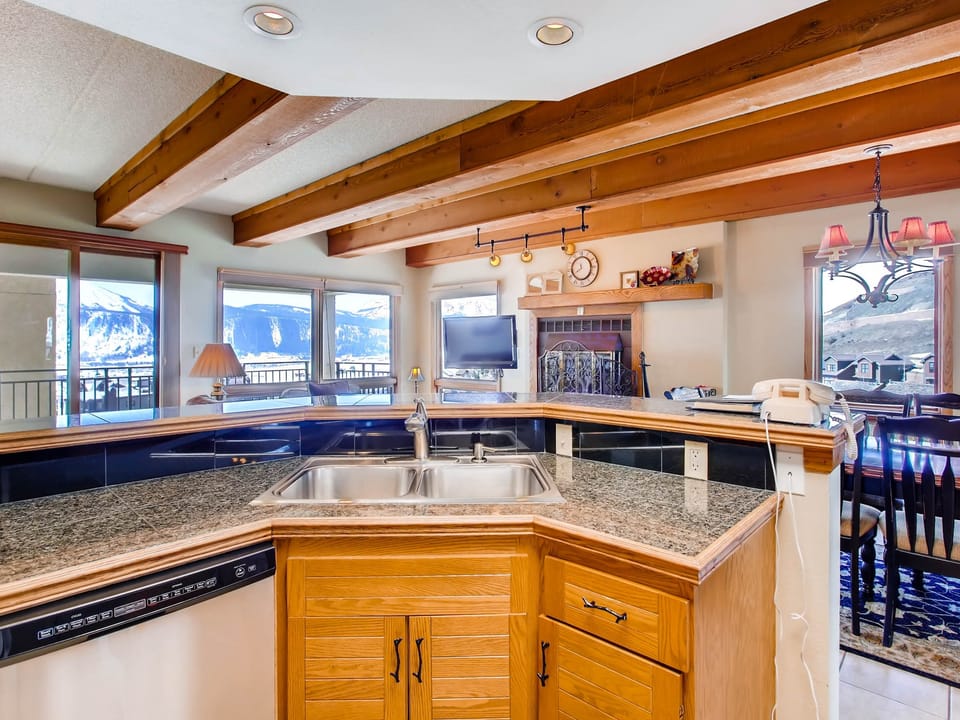 2BR at The Plaza- Open Floor Plan, Walk to Slopes Apartment in Colorado