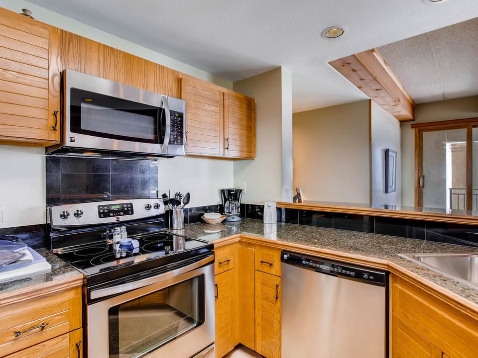 2BR at The Plaza- Open Floor Plan, Walk to Slopes Apartment in Colorado