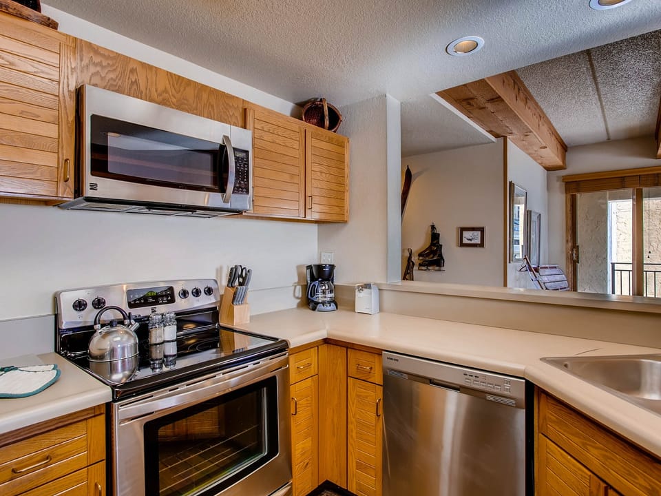 Updated 2BR Condo with View of Lifts Apartment in Colorado
