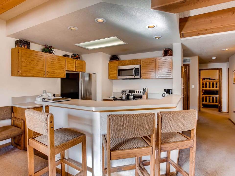 Updated 2BR Condo with View of Lifts Apartment in Colorado