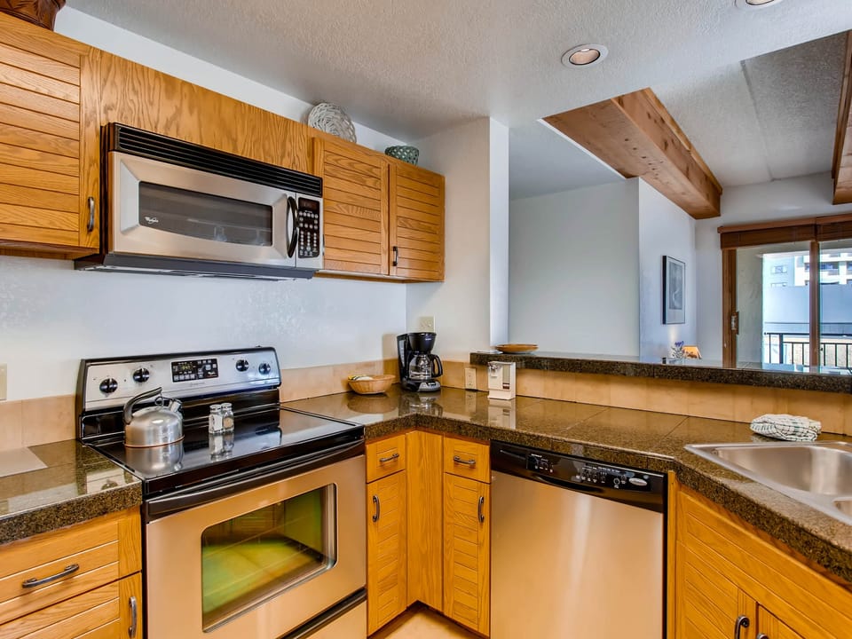 Spacious 2BR Unit with Updated Kitchen Apartment in Colorado