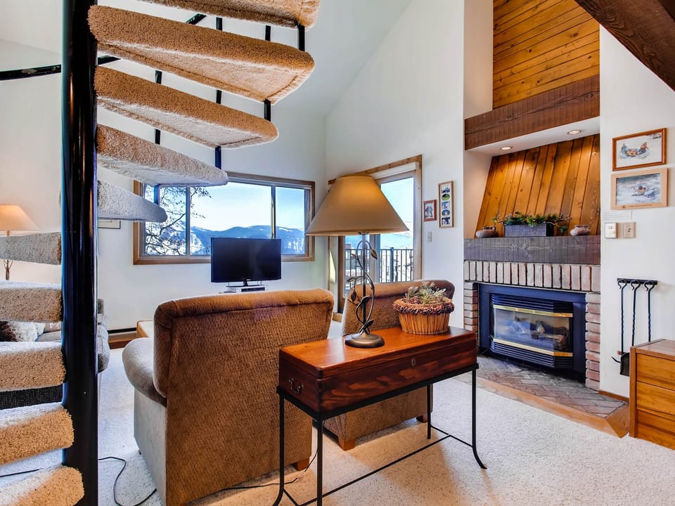 2 BR Buttes Condo- Breathtaking Views of Mountain Range Apartment in Colorado