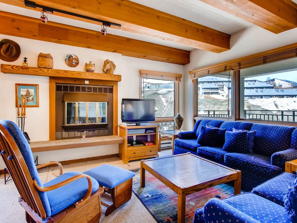Large 2 BR with Open Floorplan & Great Views! Apartment in Colorado
