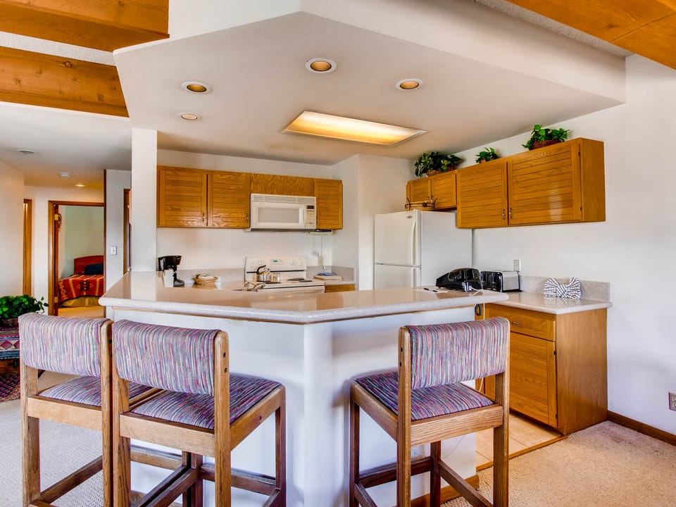 Large 2 BR with Open Floorplan & Great Views! Apartment in Colorado