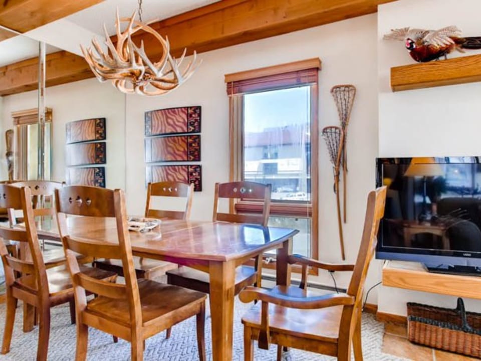2BR Gorgeous Plaza Condo with Fireplace Apartment in Colorado