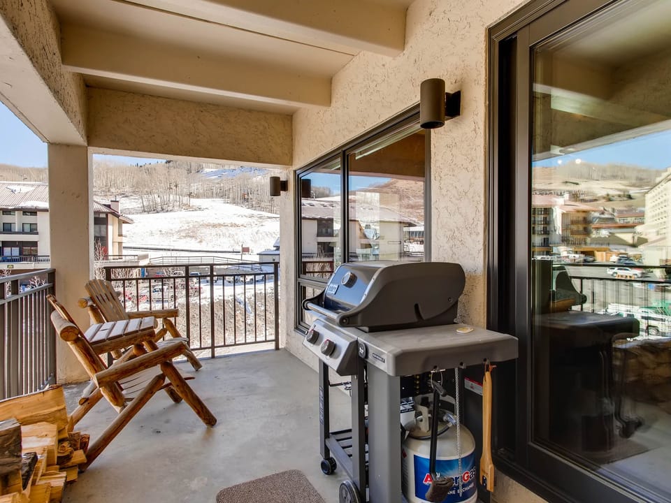 Recently Remodeled 2 Br Condo at the Plaza Apartment in Colorado