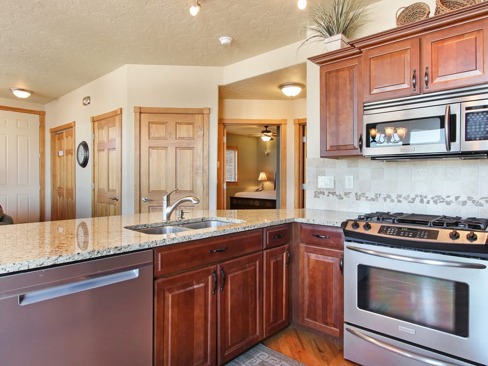 Mount Cirrus 10B - Open kitchen includes gas stove, dishwasher, full size refrigerator, microwave.