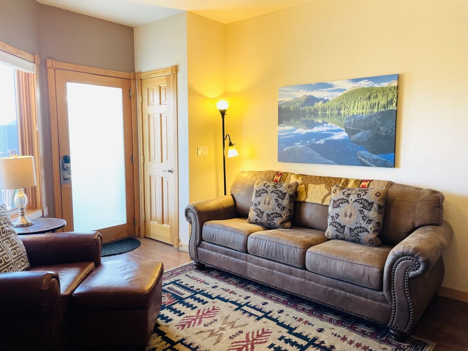 Horsetooth Peak 26C - Living room with queen sleeperover, and chair with ottoman