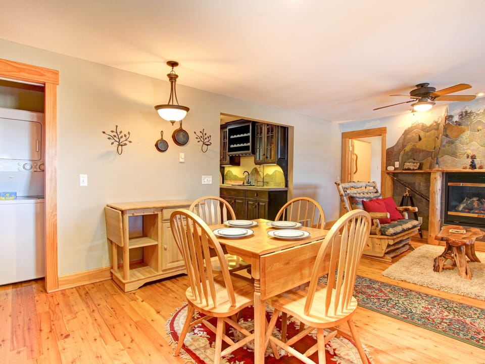 Snowdrift Peak 203 - Open concept living/dining space, dining table with seating for four guests, newly updated electric fireplace.