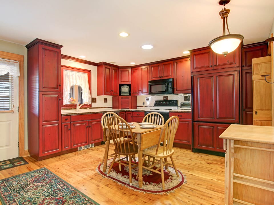 Snowdrift Peak 203 - Dine in kitchen. Laundry in closet in the kitchen.