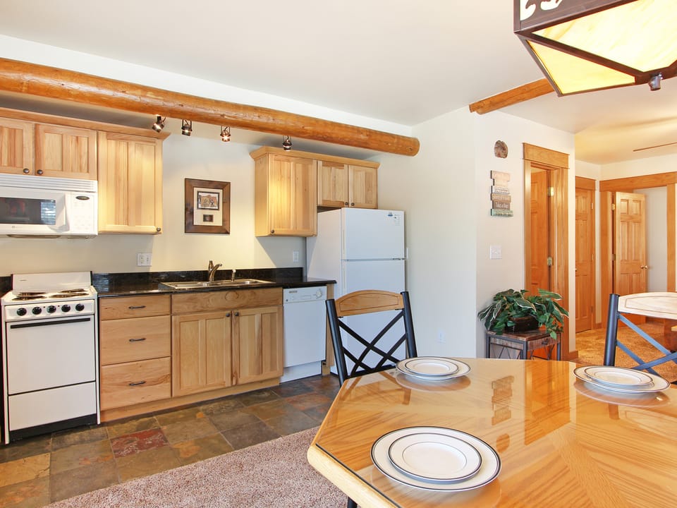 Little Matterhorn 17A - The open-concept floor plan means easy access from kitchen to dining area