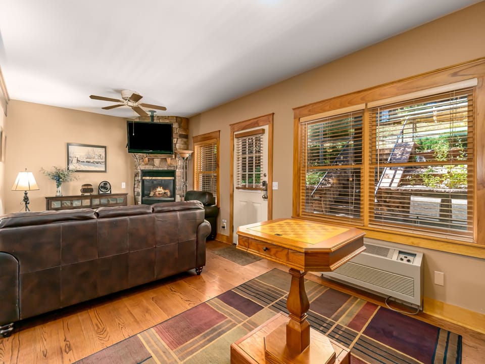 Hallett Peak 101 - Main living area with Queen sofa sleeper.