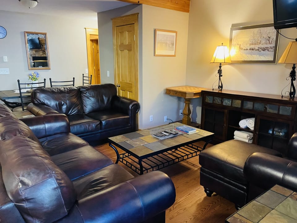 Hallet Peak - Warm up to the electric fireplace in your living room, spacious for some conversation.