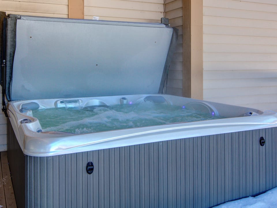 Scandinavian 72 Vantage Condo with Private Hot Tub Apartment in Snyderville