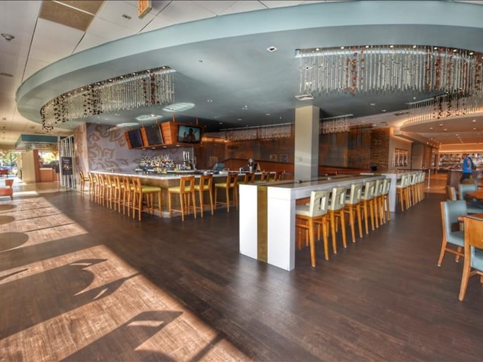 Embassy Suites Restaurant/Bar