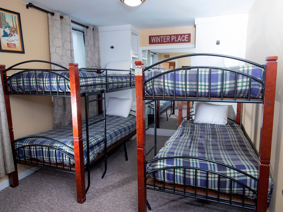 Ski-in, Ski-out 2 Br Condo With View of Ski Lift! Apartment in Vermont