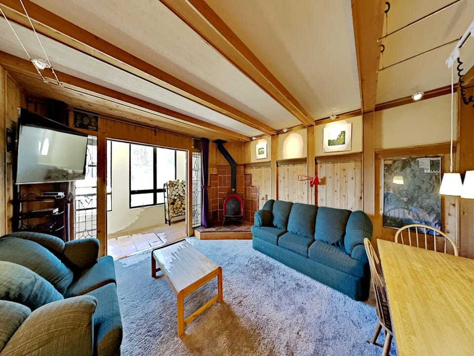 Cozy Living Room And Dining Area