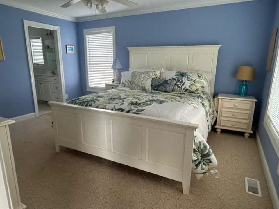 BR 5 lower level California King w/connected bath