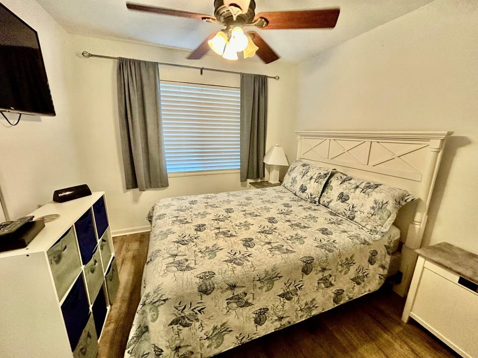 Bedroom 2 - Queen