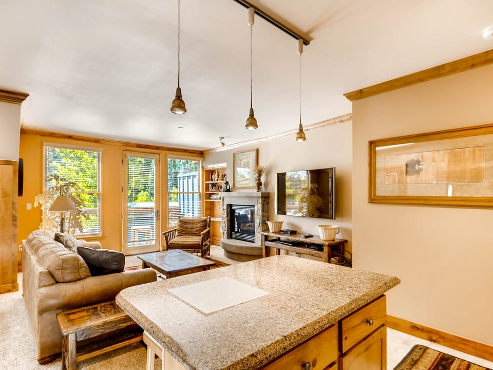 Spacious 1Br Condo-River Run Village-Hot tub & Kids Ski Free Apartment in Keystone
