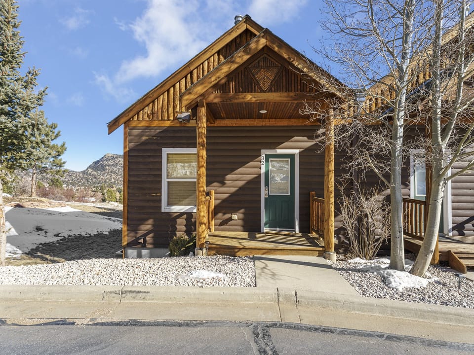 Jackstraw Mountain 32 - a SkyRun RMNP Property - Jackstraw Mountain 32 - Front view of the townhouse style condo, single step up from parking lot to deck and condo entrance.