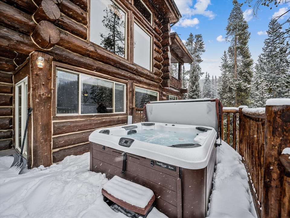 Hot Tub - Modern Log Cabin - Breckenridge Vacation Rental