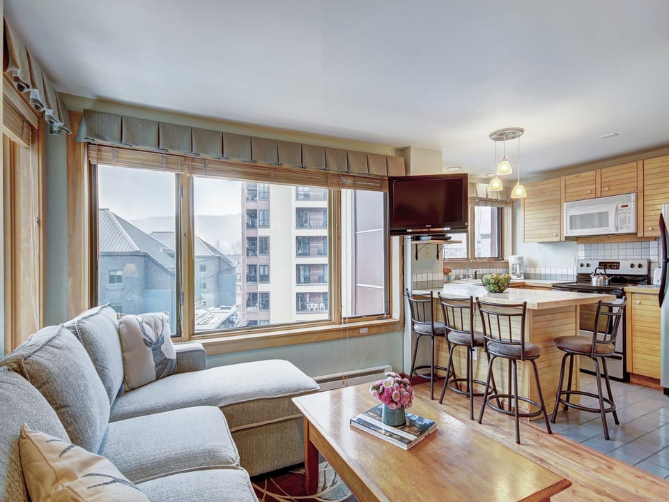 Living Area, Village at Breckenridge Peak 9 Inn, Liftside 402, Breckenridge Vacation Rental