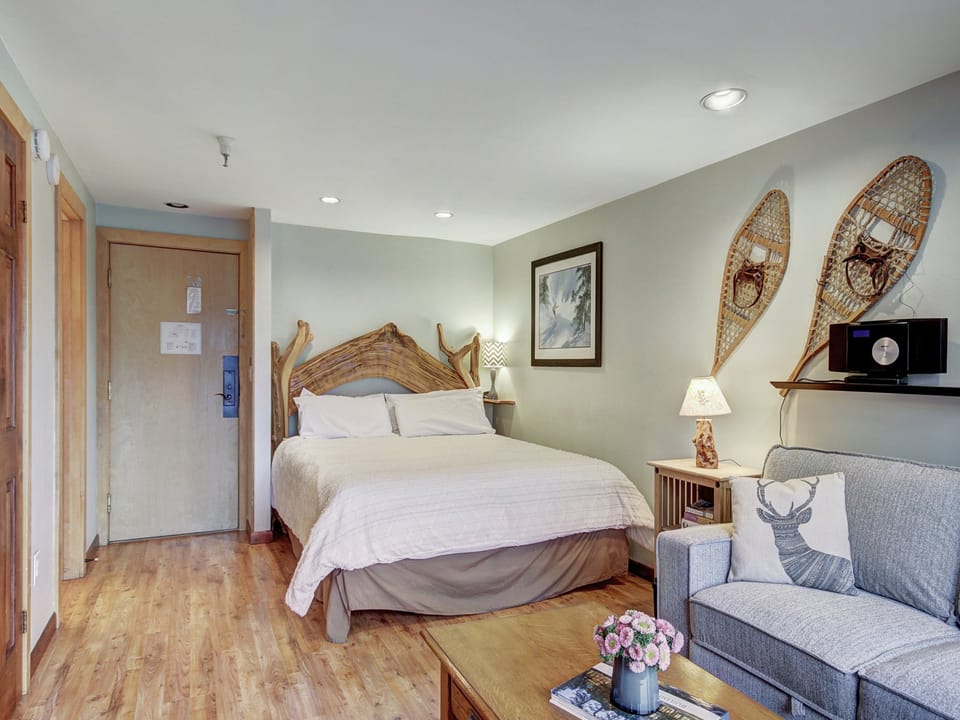 Bed, Village at Breckenridge Peak 9 Inn, Liftside 402, Breckenridge Vacation Rental