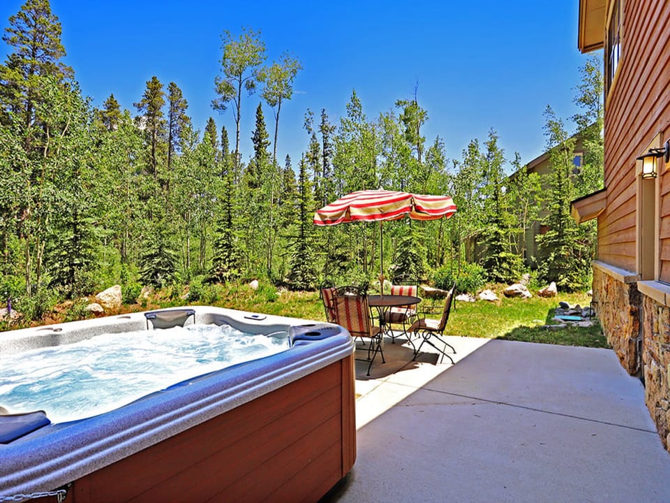 Hot Tub - Lone Hand Lodge - Breckenridge Vacation Rental