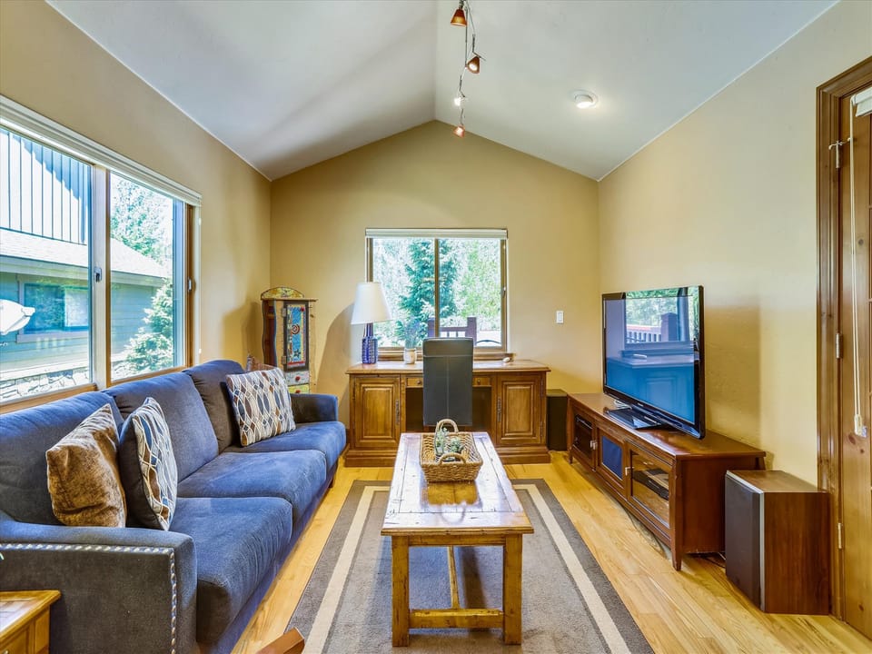 Living Area - Highland Greens Comfort - Breckenridge Vacation Rental