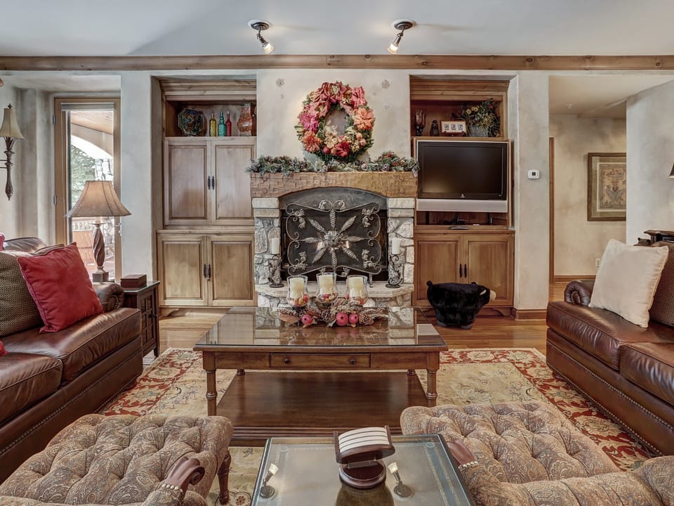Gorgeous Corner 3Br- Ski in/out Access and 3 Decks! Apartment in Beaver Creek