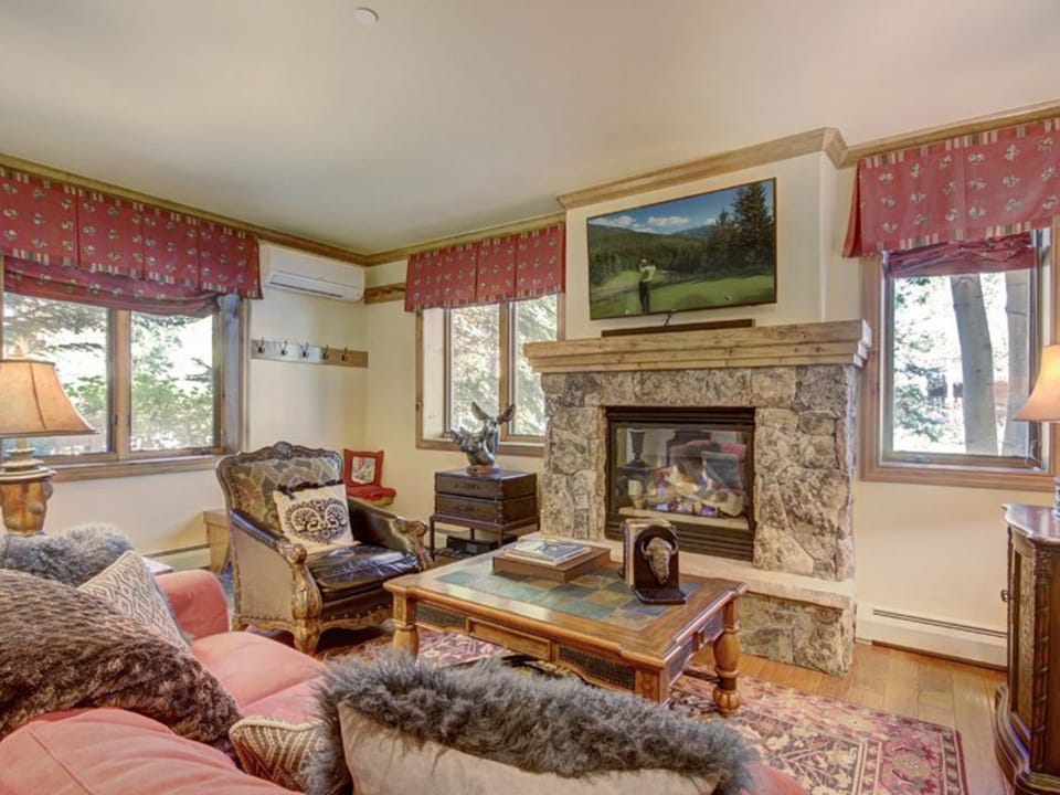 Cozy & Central Arrowhead Village Townhome Apartment in Edwards
