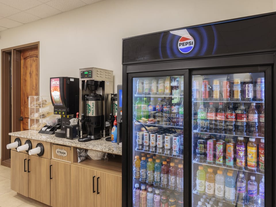 Come grab a quick snack, beverage, hot dog, or hamburger at the Ledges Snack Bar located next to the driving range.